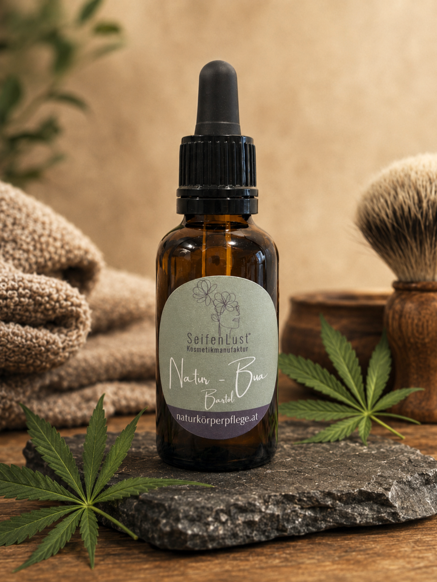 Bartöl "Natur-Bua" von SeifenLust® unter anderem mit Hanfsamenöl für eine ausgeglichene Haut in einer Braunglasflasche mit Glaspipette